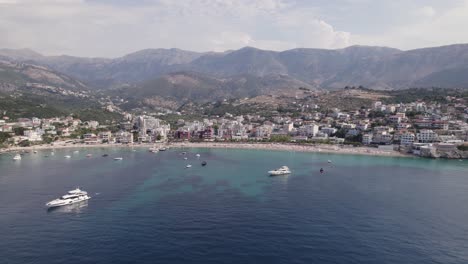 himare hermosa costa, playa de arena y paisaje marino turquesa, resorts de destino de viaje, órbita aérea