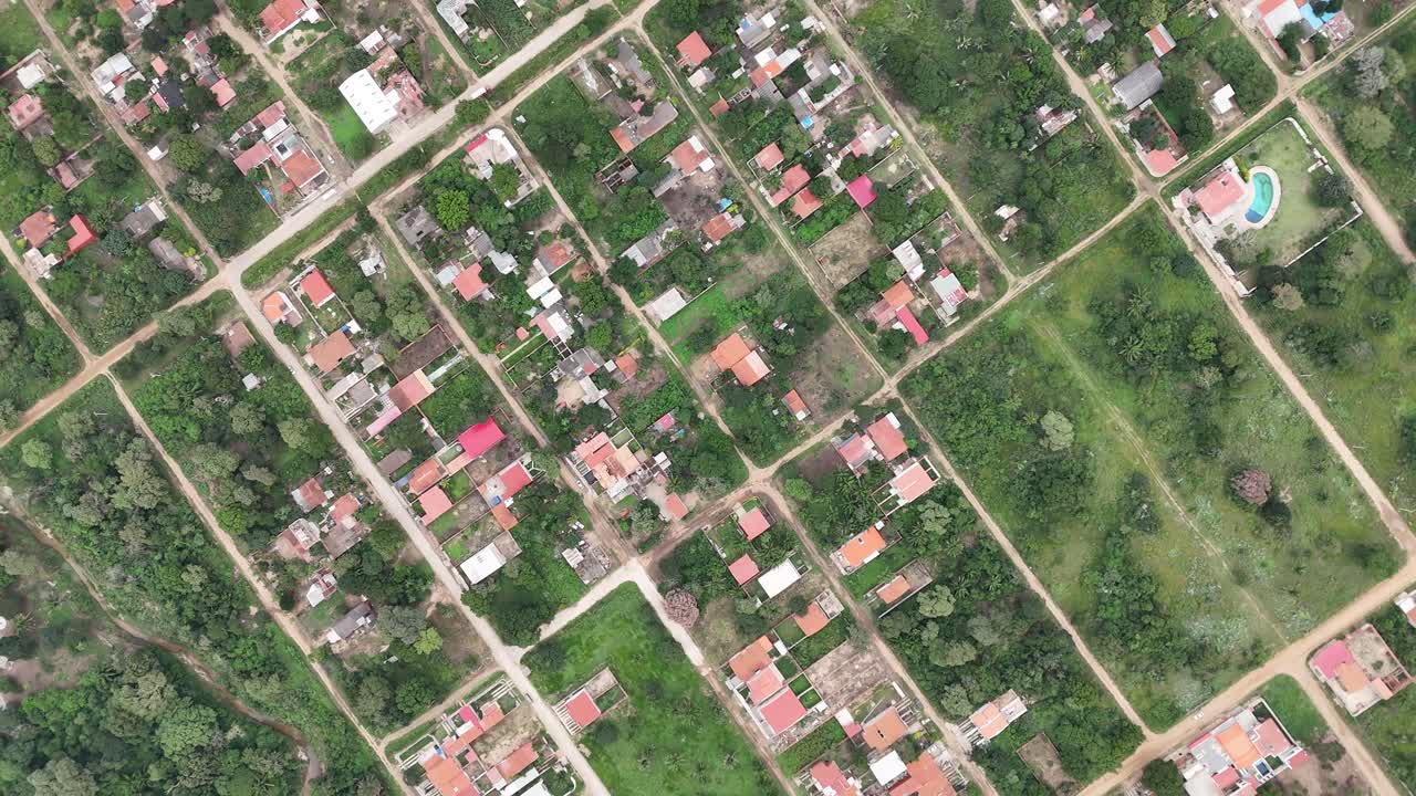 más allá del velo verde: vistas aéreas de la armonía rural