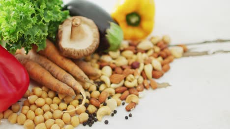 vídeo de verduras y semillas frescas sobre fondo blanco