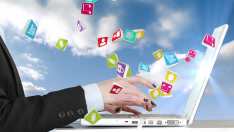 iconos coloridos que salen de la computadora portátil