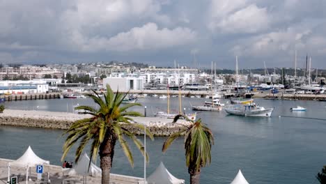 Capturando-La-Esencia-De-Lagos:-Vistas-Marginales-Y-La-Belleza-Del-Puerto-Deportivo.