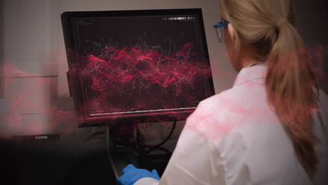Animación-Del-Procesamiento-De-Datos-Sobre-Una-Científica-Caucásica-Usando-Computadora-En-El-Laboratorio