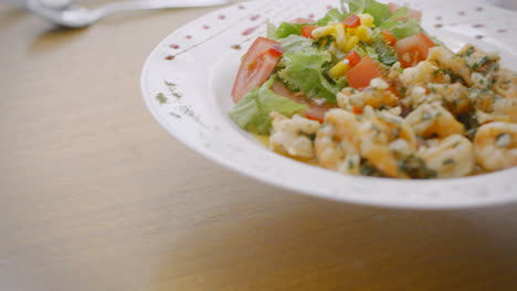 garlic shrimp with fresh salad, mediterranean