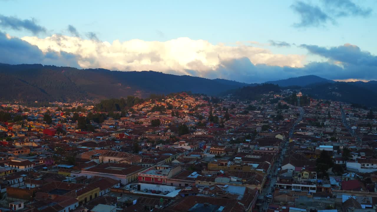 plano general aéreo del pueblo de san cristobal de las casas, chiapas