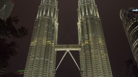 Klcc-Bunte-Brunnenansicht-Bei-Nacht-Petrona-Twin-Tower-Malaysia-Kuala-Lumpur