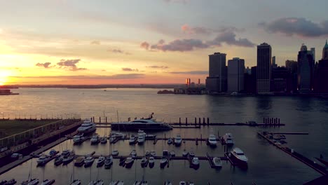 Puesta-De-Sol-De-Nueva-York-Con-Vistas-Al-Río-Este,-Manhattan