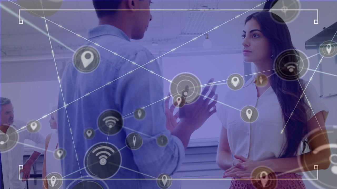 Animazione di una rete di connessioni su diversi colleghi in ufficio.