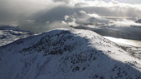 Schnee-Weht-Durch-Winde-über-Dem-Beinn-Na-Caillich-An-Einem-Wintertag-In-Schottland