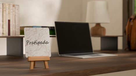 calendario en el escritorio de trabajo que muestra pratipada