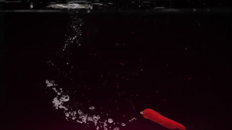 pimienta roja que se hunde bajo el agua con animación de burbujas
