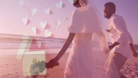 animación de los corazones sobre feliz diversa pareja casada corriendo en la playa por el mar