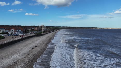 Leerer-Strand,-Küstenstadt-Bridlington,-Yorkshire,-Großbritannien,-Drohne,-Luftaufnahme