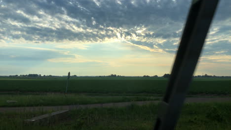 Cielo-De-Vainilla-Fuera-De-La-Ventana-Del-Auto