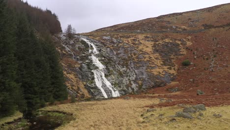 Cascada-De-Glenmacnass,-Wicklow,-Irlanda,-Febrero-De-2020