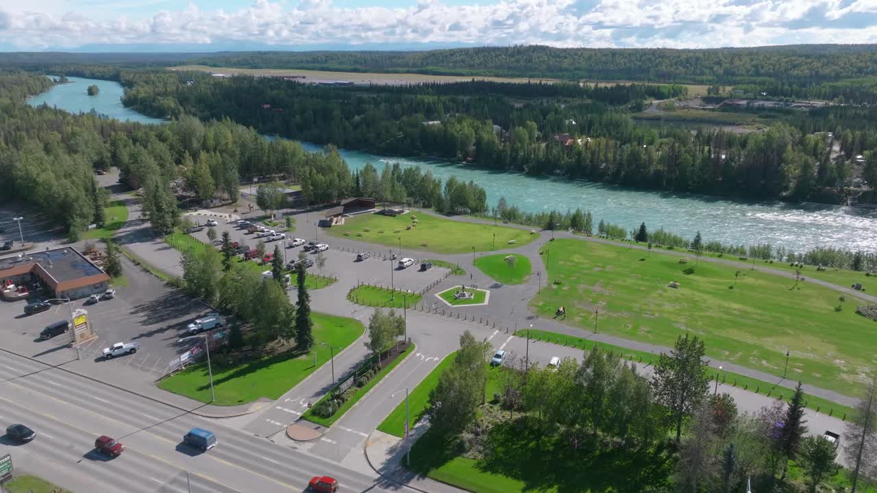 imágenes aéreas del parque soldotna creek junto al río kenai en alaska