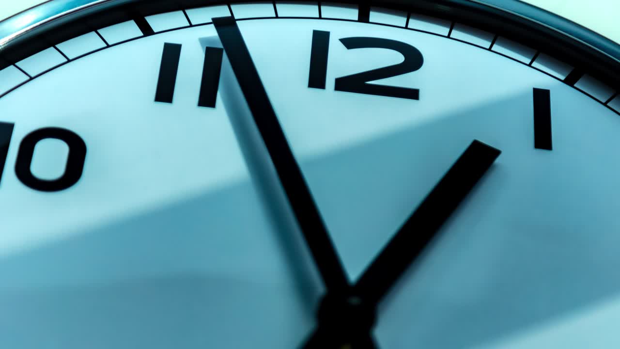 lapso de tiempo en un reloj de pared analógico