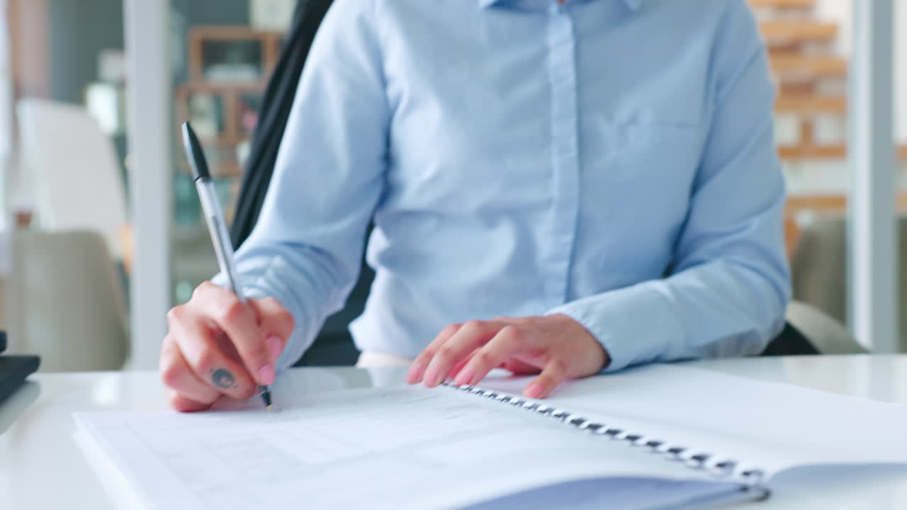 회계, 문서 및 펜 비즈니스 손에