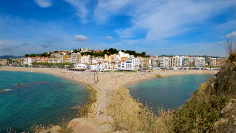 在西班牙的杰罗纳巴塞罗那海岸 (costa brava) 拍摄的壮观的广角镜头时间延迟