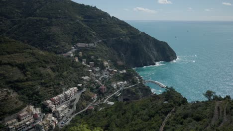 vista de ángulo alto de cinque terre, zona costera en liguria, italia