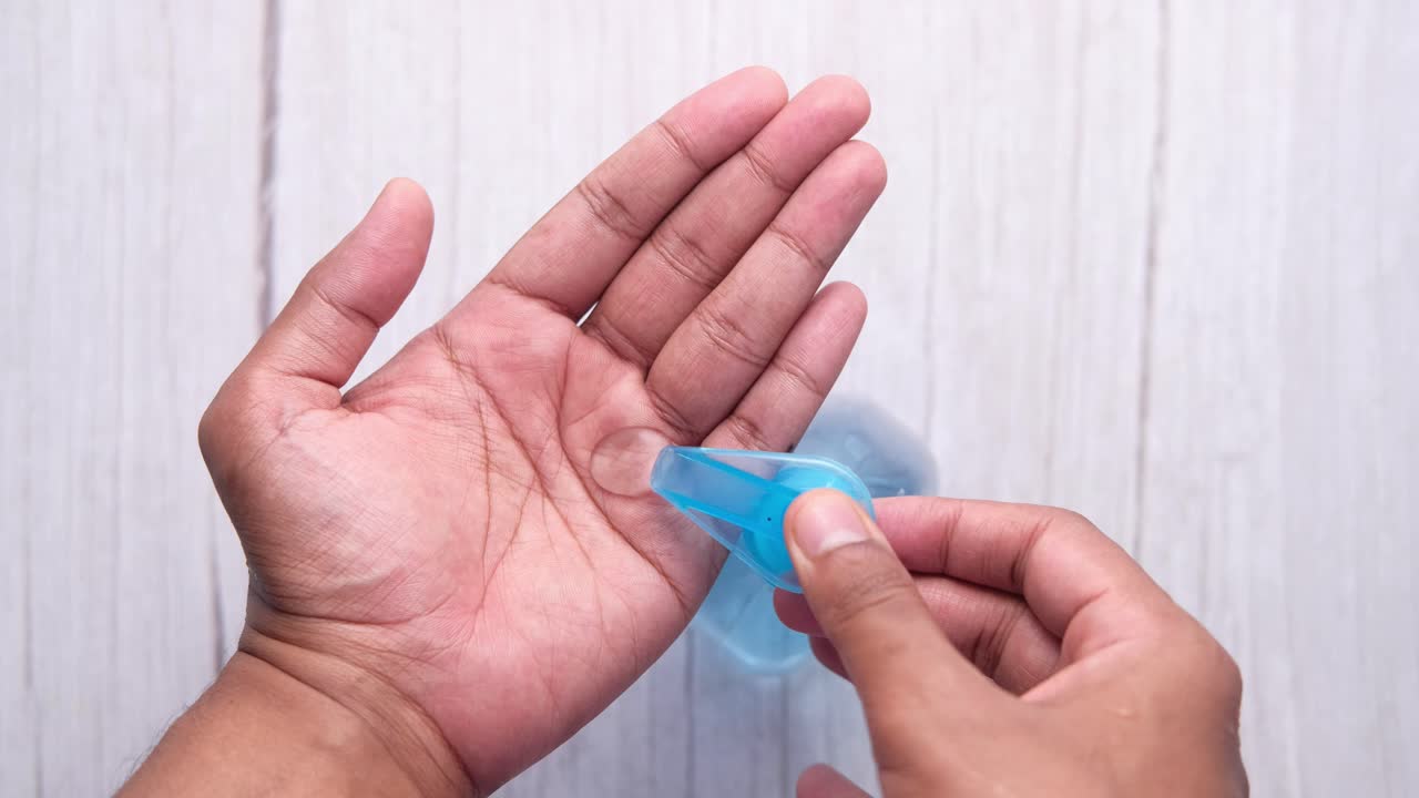 手洗い剤を塗る