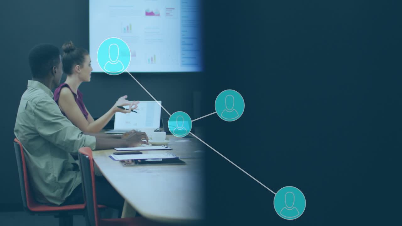 animación de la red con procesamiento de datos sobre diversas personas de negocios que trabajan en la oficina