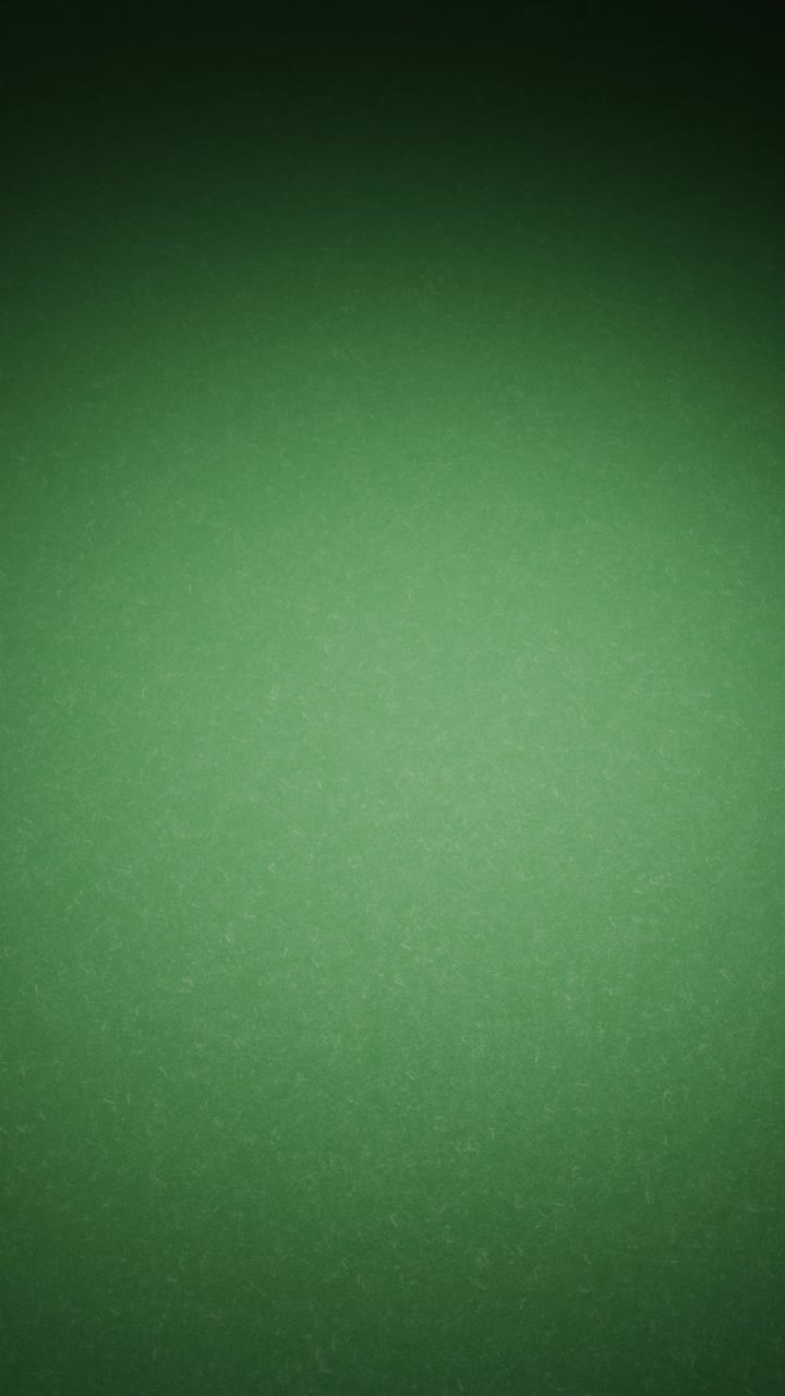 초록색 필트 테이블에 은 주사위