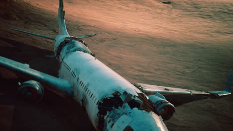 avión aplastado abandonado en el desierto