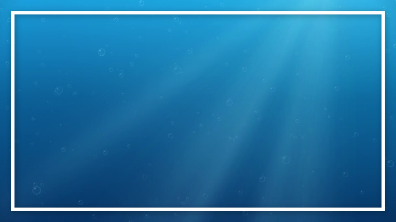 Raggi di sole penetrano l'acqua blu profonda mentre piccole bolle salgono lentamente attraverso le profondità dell'oceano