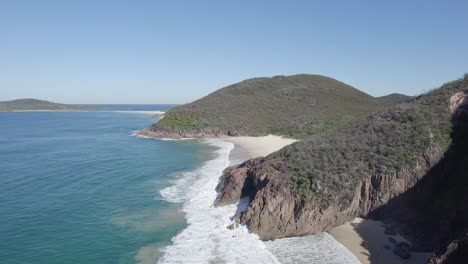 parque nacional de tomaree y playa remota durante el verano en shoal bay, australia