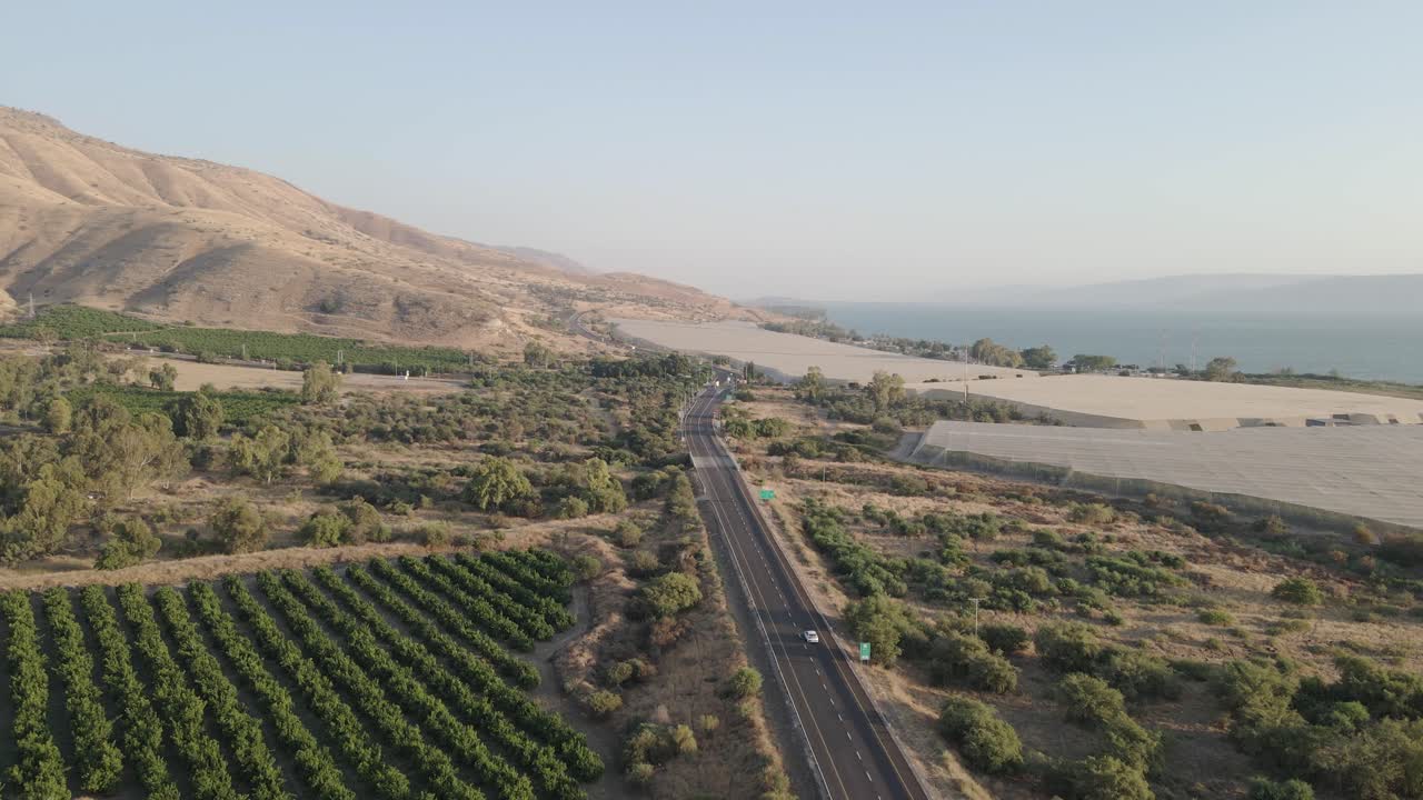 갈릴리 해 를 따라 있는 큰 온실 들 의 공중 전망, 개방 된 풍경