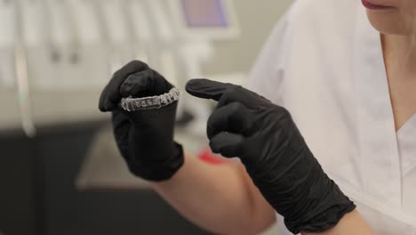 dentist demonstrates the benefits of clear aligners and the latest innovations in modern orthodontics.