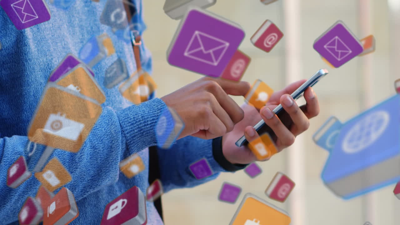 cubos coloridos que se elevan mientras el hombre está usando un teléfono inteligente en el fondo