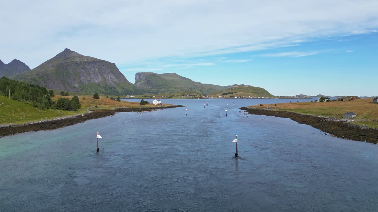 네스트라우멘, 로포텐 섬, 노르웨이의 하천 흐름 - 4k