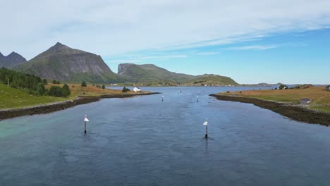 Wasserströmungen-In-Nestraumen,-Lofoten,-Norwegen---4k