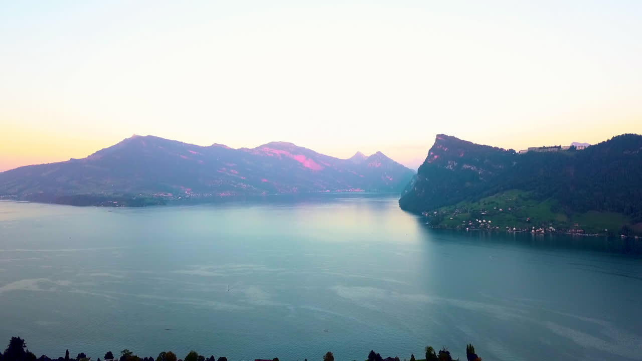 Luftfoto af panorama over kantonen Schwyz.