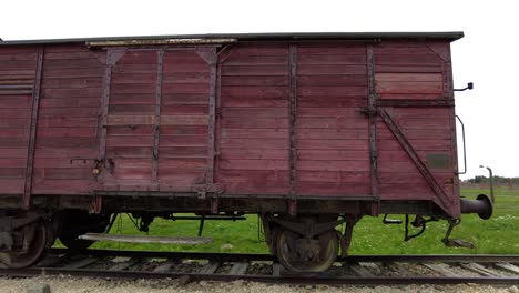 Antiguo-Vagón-De-Tren-Y-Vía-En-Auschwitz-Ii-birkenau