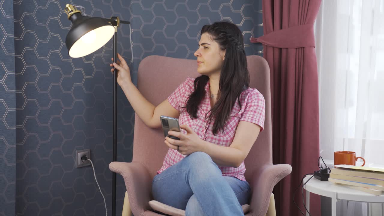 ahorro de energía. apagando el exceso de luz.