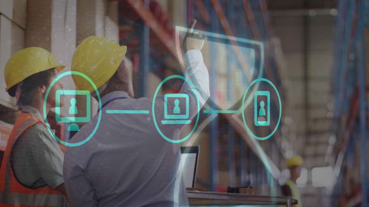 animación de iconos y procesamiento de datos sobre diversas personas que trabajan en el almacén.