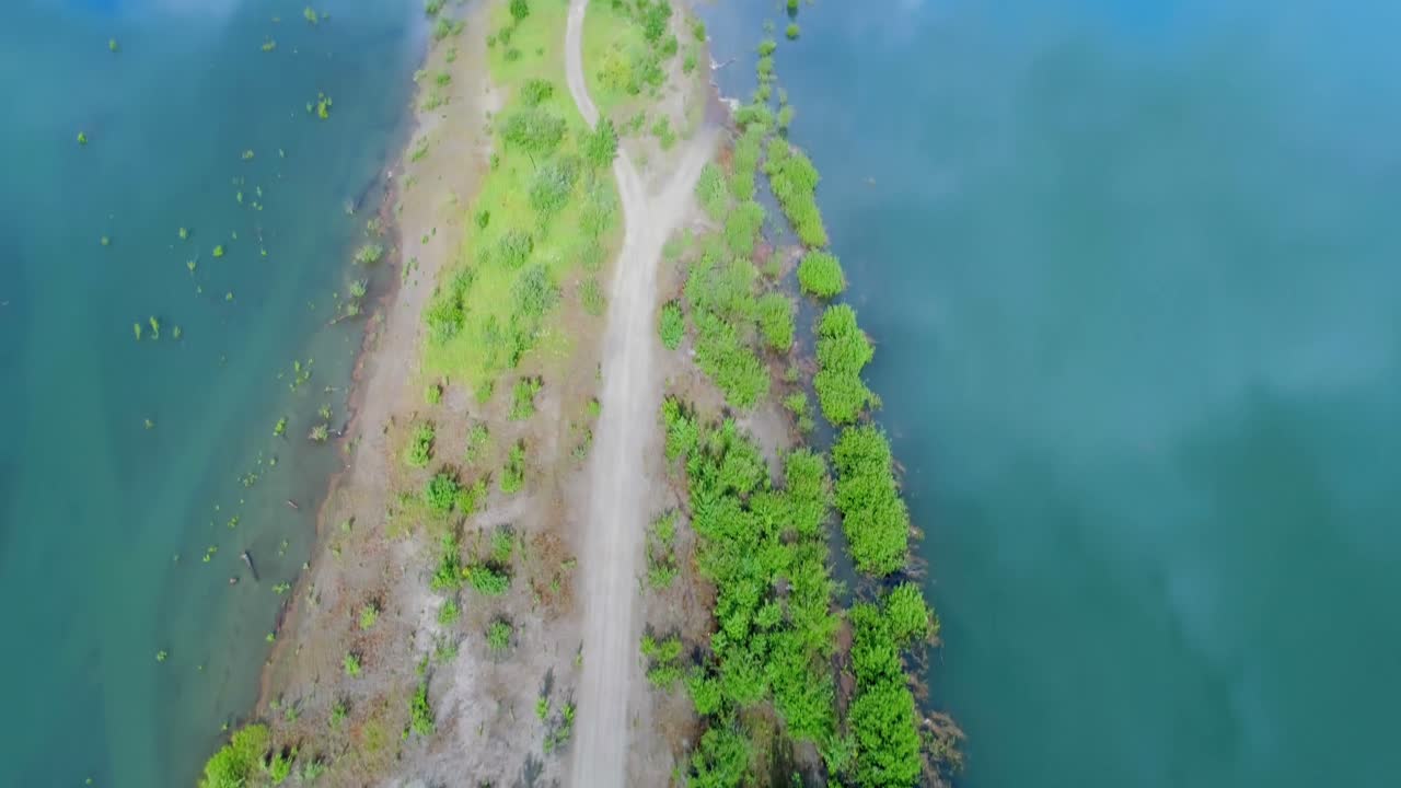 시골 에 있는 호수 4k