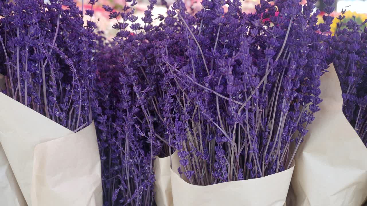 束ねられたラベンダーの花のクローズアップ