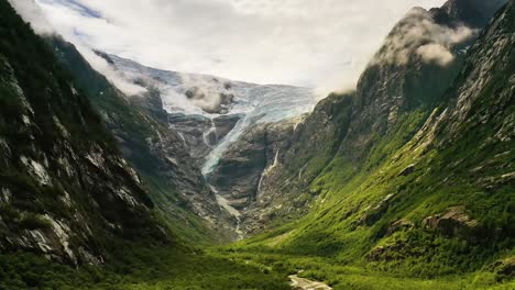 Schöne-Natur-Norwegen-Gletscher-Kjenndalsbreen.