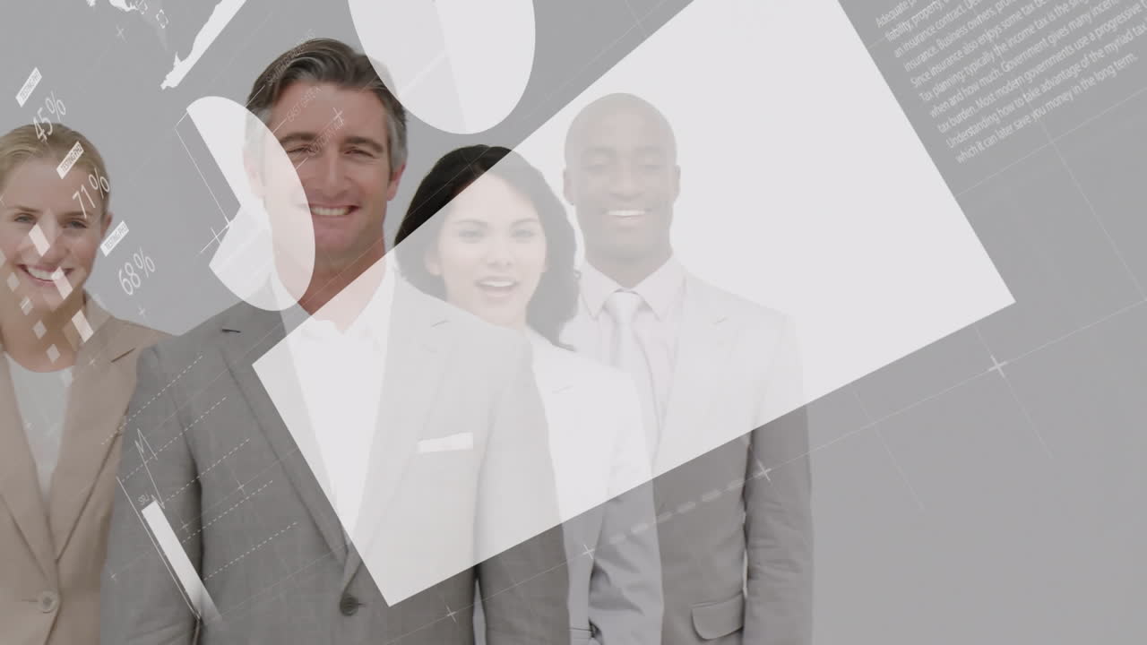 animación del procesamiento de datos sobre diversas personas de negocios sonriendo