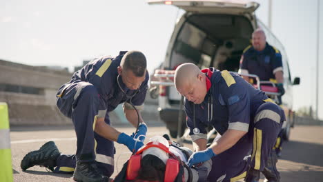 Sanitäterteam,-Patient-Und-Trage-Unterwegs