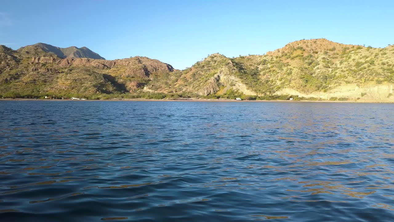 아름다운 멕시코를 배경으로 바다 물 위의 고요한 장면 - 정적 보기