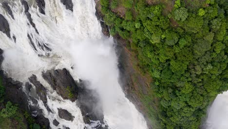 water falls in river kaveri shivanasamudra falls is a cluster of waterfalls on the borders of malavalli, mandya and kollegala, chamarajanagara, in karnataka, india,