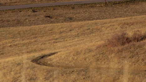 Ciclista-Montando-En-Un-Sendero-Rural