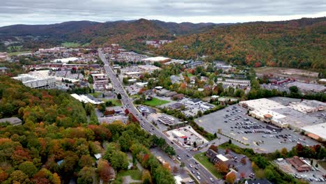 Hohe-Luftaufnahme-Der-Blowing-Rock-Road-In-Boone,-North-Carolina,-North-Carolina