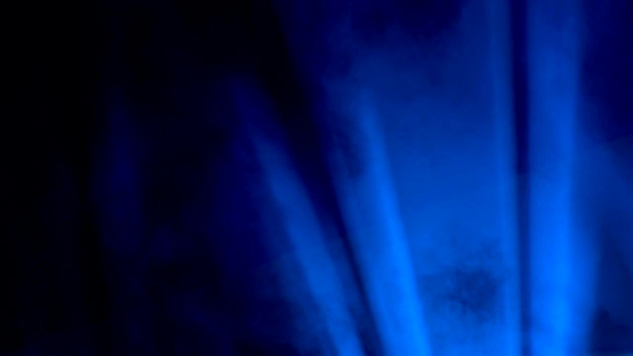 Sfondo astratto di un palco da concerto illuminato con fumo