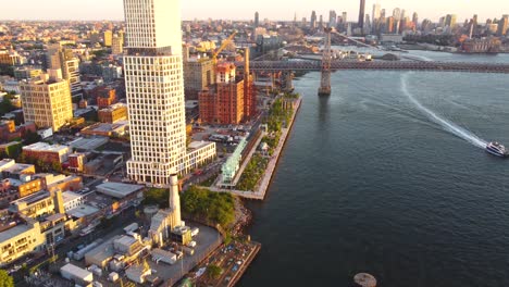 Domino-Park-Williamsburg-Golden-Hour,-NYC