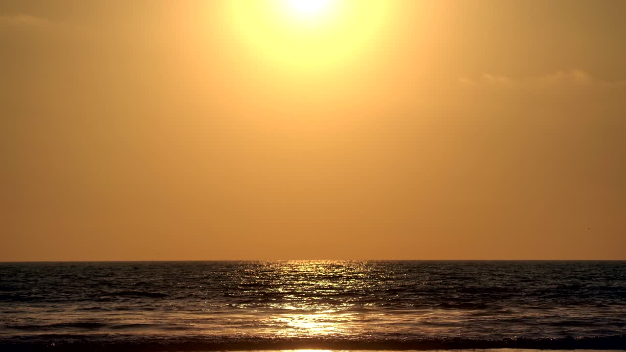 해질녘 캘리포니아 해변의 태평양 바다 전망